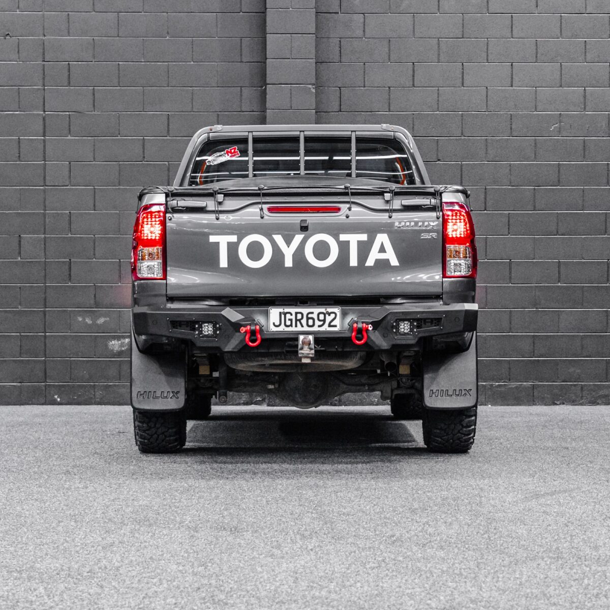 Defender Rear Bar