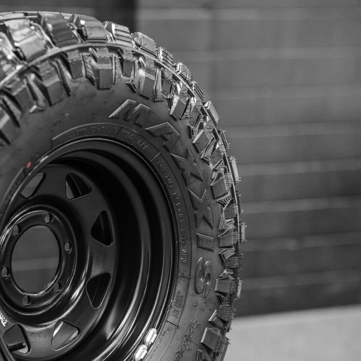 15" MAXXIS RAZR M/T + Steelies Combo - Image 3