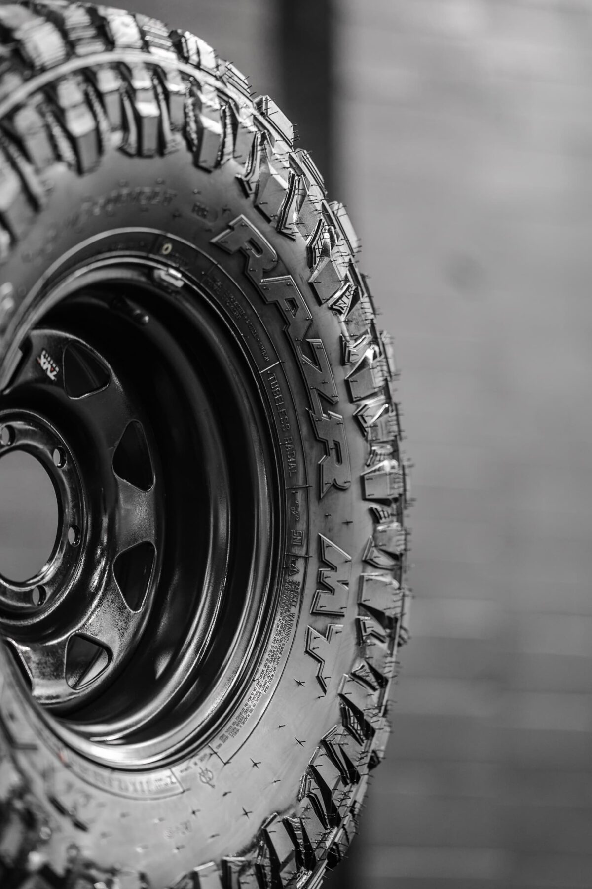 15" MAXXIS RAZR M/T + Steelies Combo - Image 4